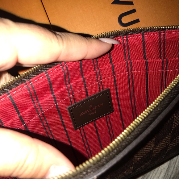 LOUIS VUITTON POCHETTE - Picture 2 of 3